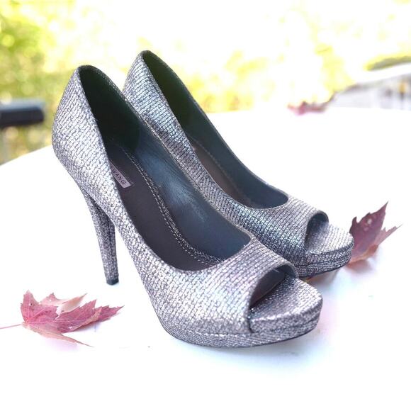Vera Wang Shimmering Silver Heels - Picture 13 of 13